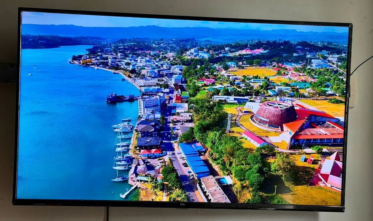 Smart TV terceira Android 50 polegadas 4K comando de voz completo com todos os acessórios - Foto 2