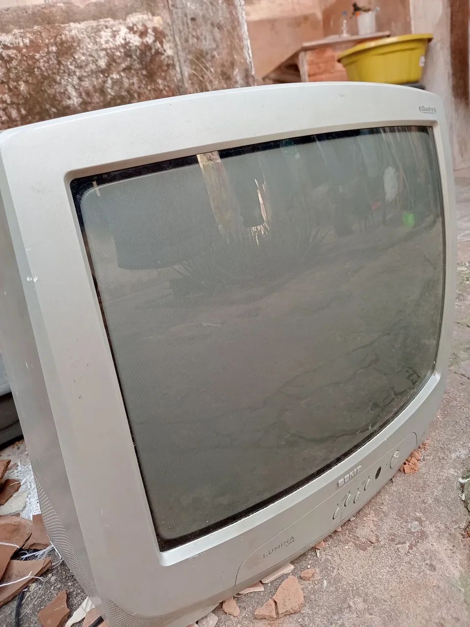 Tv antiga para decoração 