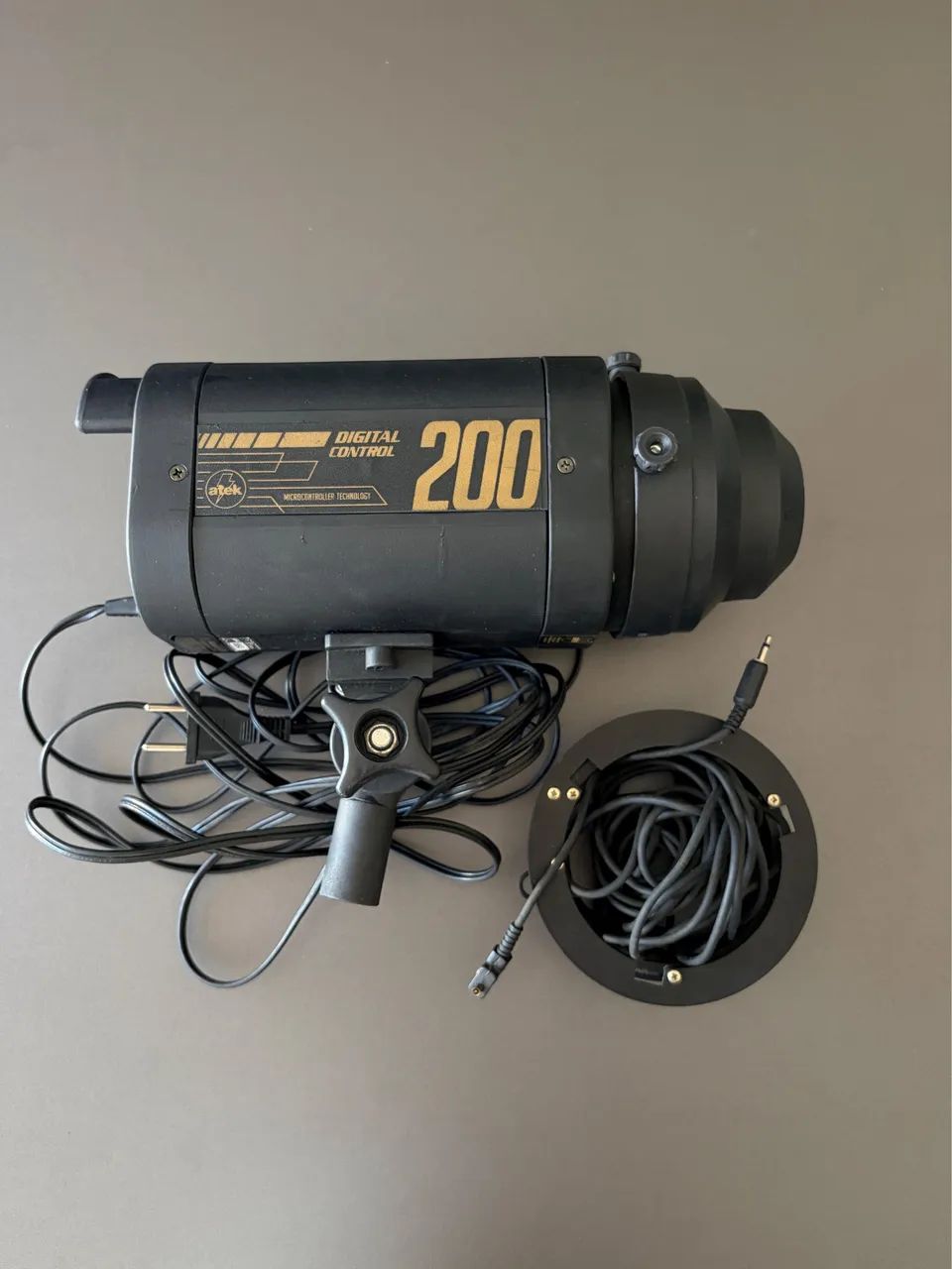 Flash Atek 200 digital control com adaptador bowens 