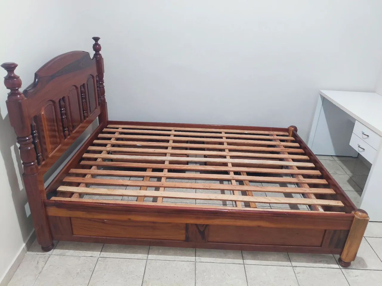 Cama Casal de Madeira c/ 2 Gavetas - Foto 2