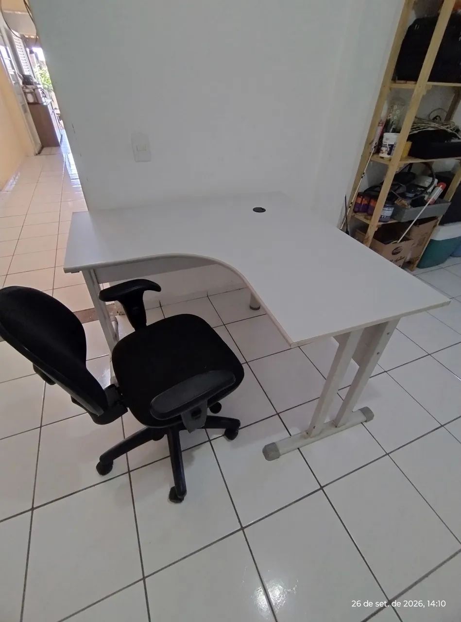 Mesa de escritório com cadeira  - Foto 5