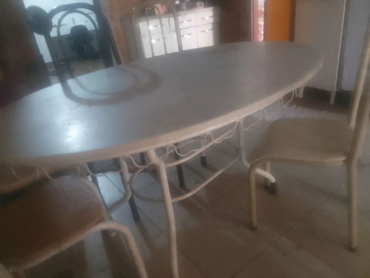 Mesa com 4 cadeira de mármore  - Foto 2