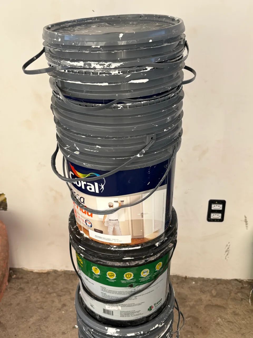 Dry Paint Bucket