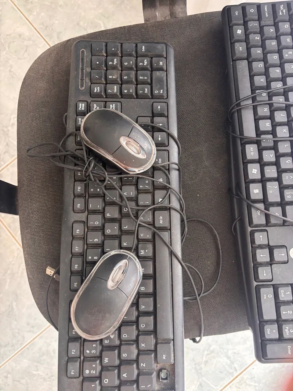 Vendo teclados e mouses