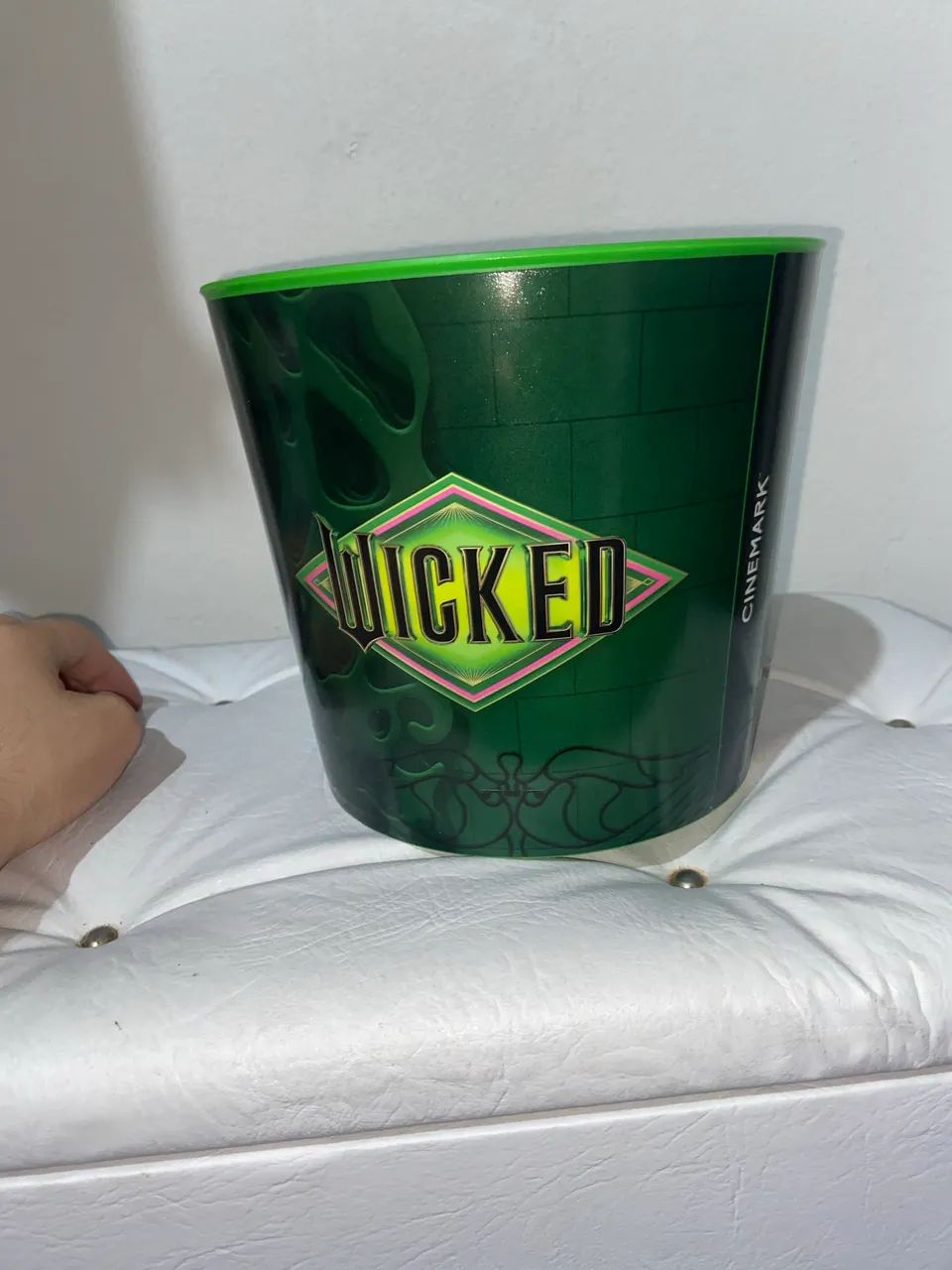 Balde de pipoca Wicked elphaba com chapel de bruxa cinemark - Foto 2
