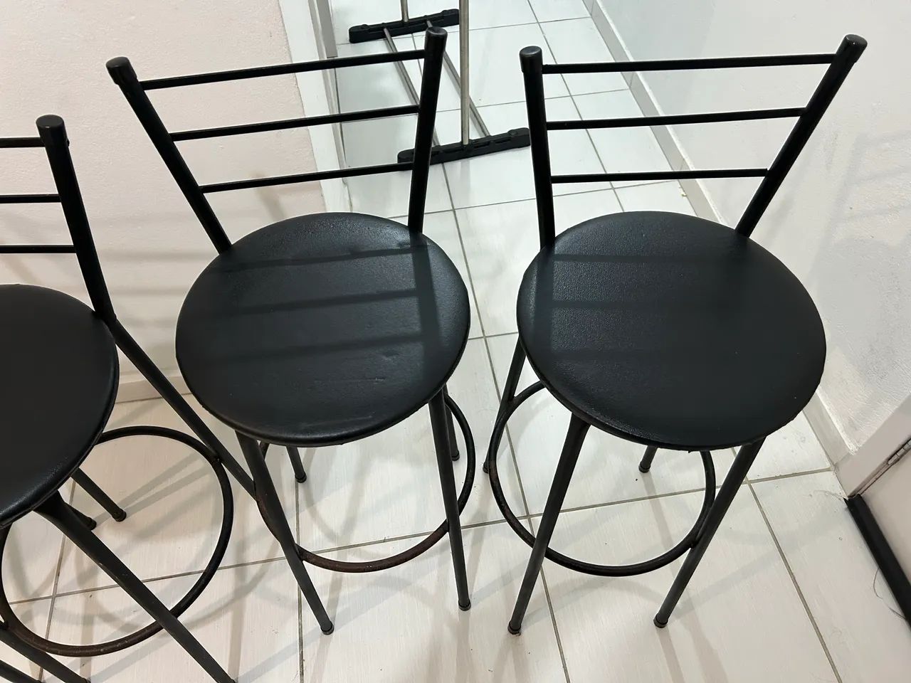 BANQUETAS PRETA COM ENCOSTO  - Foto 4