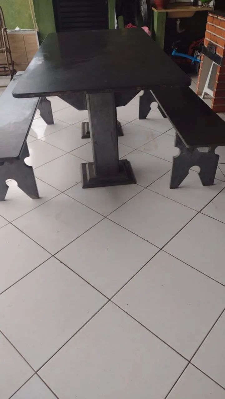 Mesa de pedra e 2 bancos - Foto 2
