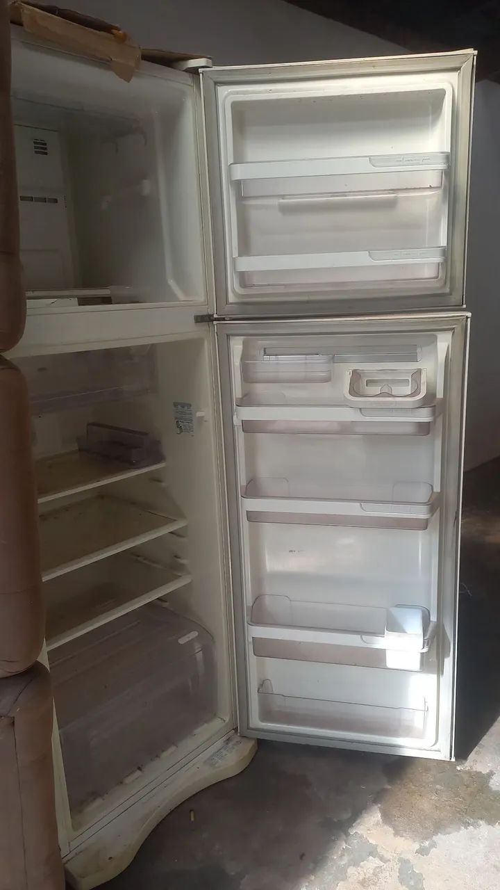 Vendo Geladeira 