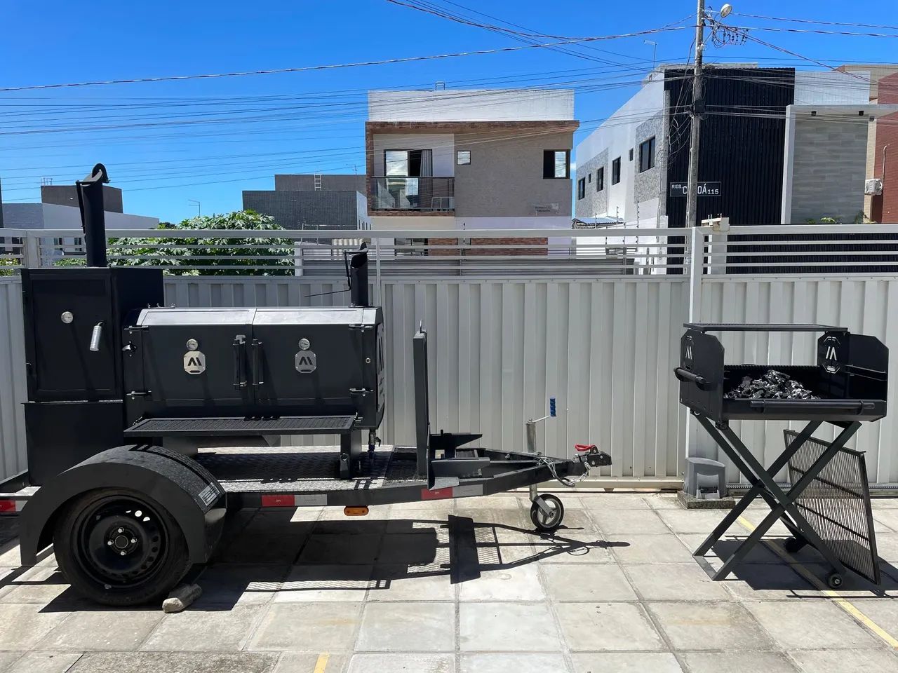 Pit Smoker 849 Carretinha com Warm Box e Grelhas Inteiriças  - ArtMill