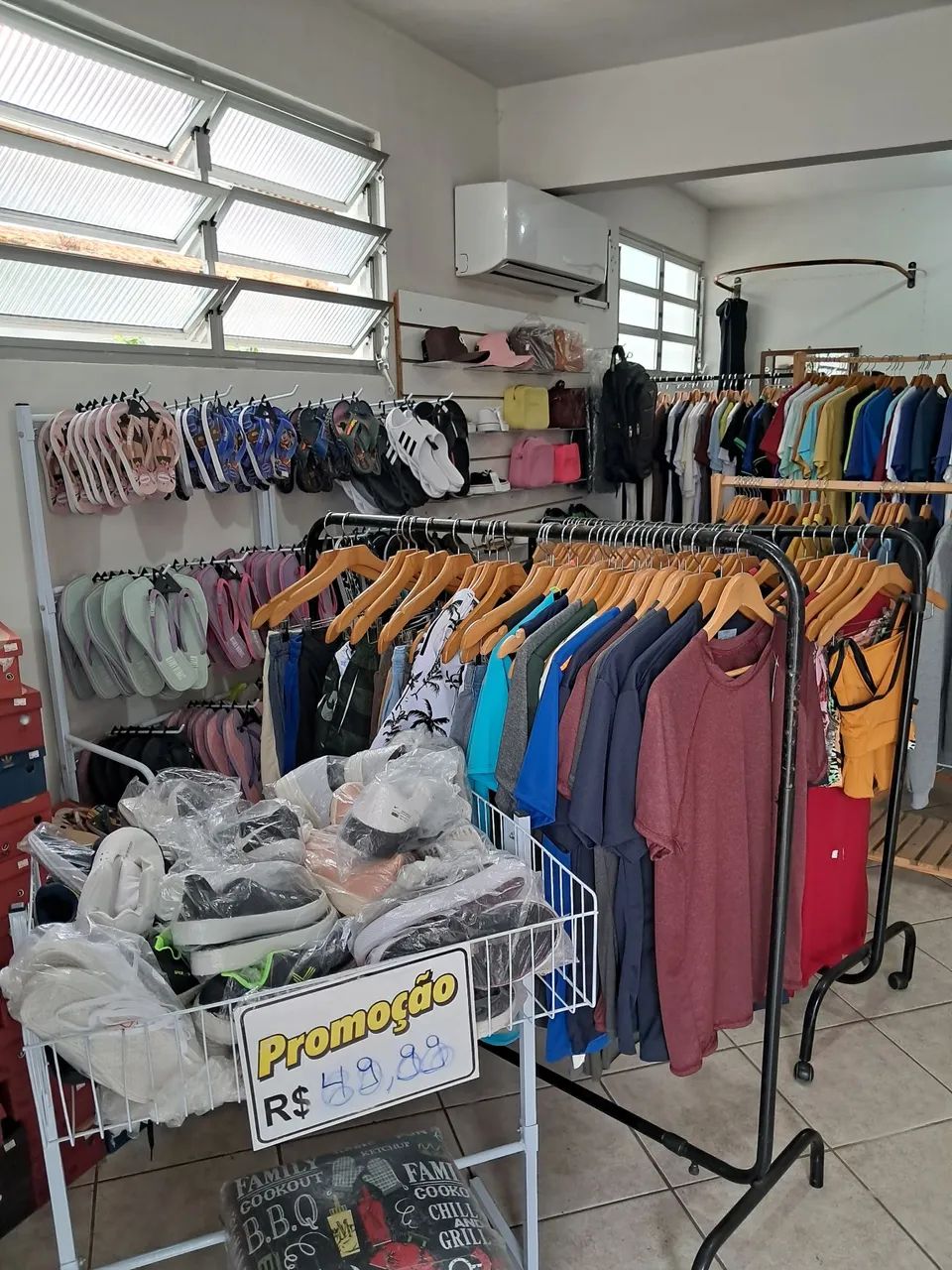 Vendo ou troco loja de calçados e roupas , preço de desapego  - Foto 2