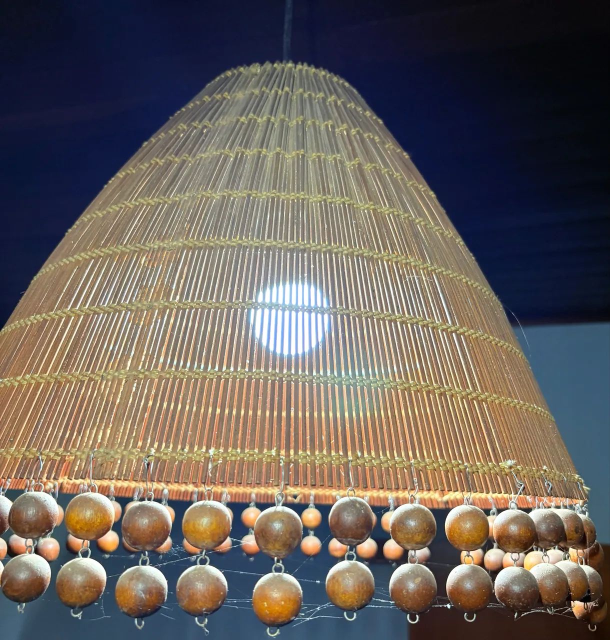Lustre de palha e madeira - Foto 3