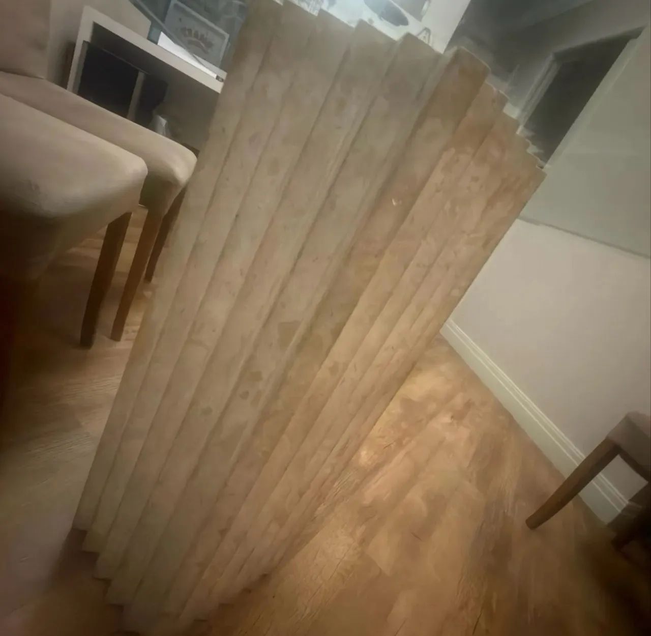 Mesa Tampo de Vidro Bisotê trabalhado e Base em Mármore Travertino - Foto 2