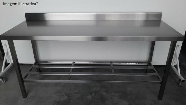 Mesa inox industrial com prateleira gradeada e espelho de parede - Foto 2