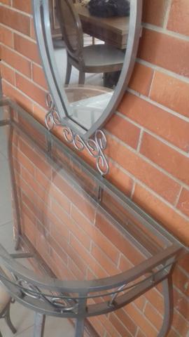Penteadeira de ferro e vidro com espelho e banqueta