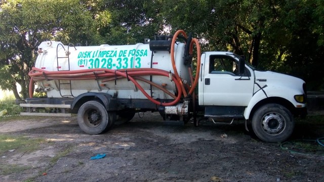 VENDO UM CAMINHÃO TANQUE EM ÓTIMO ESTADO!