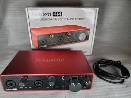 Interface de áudio Focusrite 4i4 3Th BARBADA
