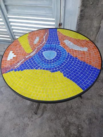 Mesa Mosaico Pastilha, Base de Ferro Lar 0,81 x Alt 0,75cm... Impecável... Semi-nova!!!