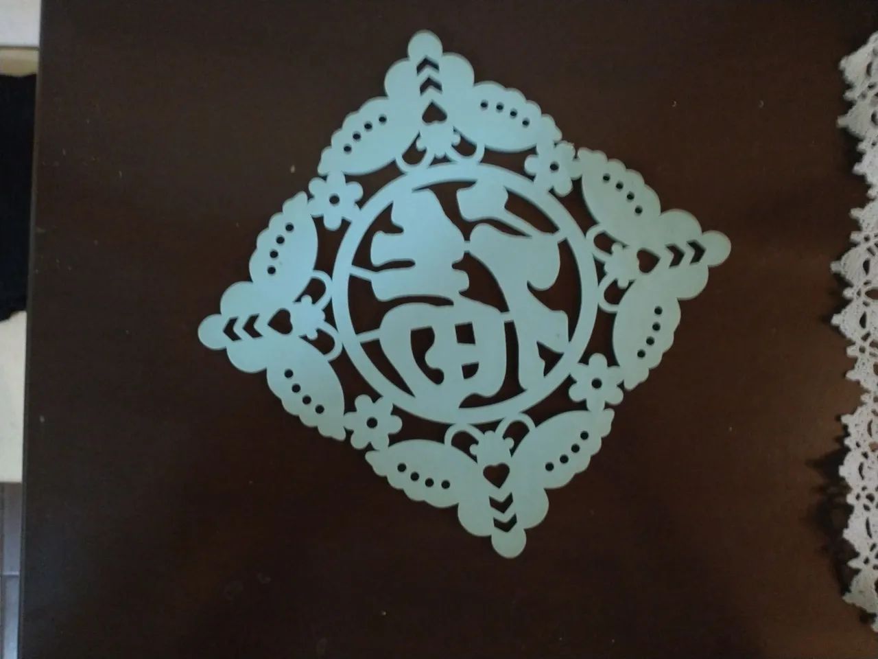 Conjunto toalha de centro e dois porta copos - Foto 3