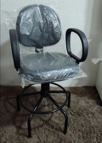 Cadeira alta para portaria