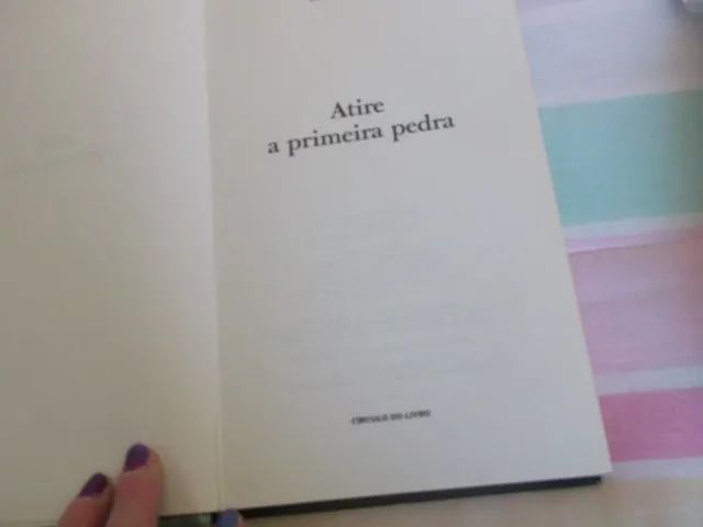 livro atire a primeira pedra - Foto 3