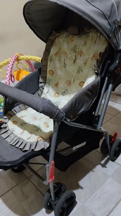 Carrinho de bebê semi-novo  - Foto 3