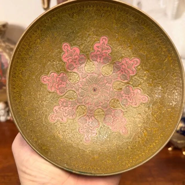 Pequena tigela asiática em metal. - Foto 6