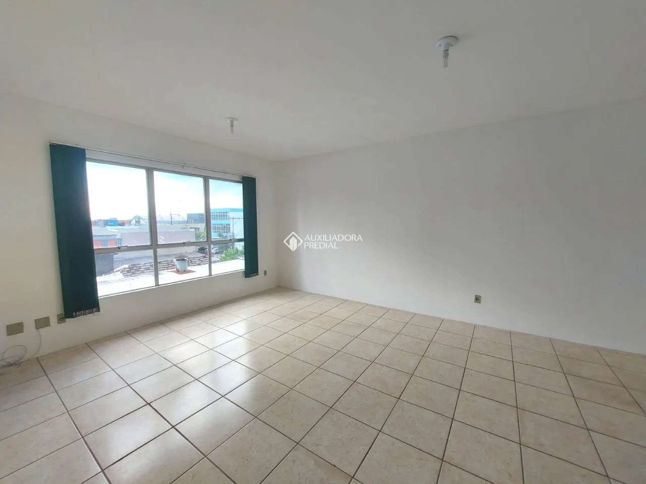 Duas salas comerciais com 66 m²
