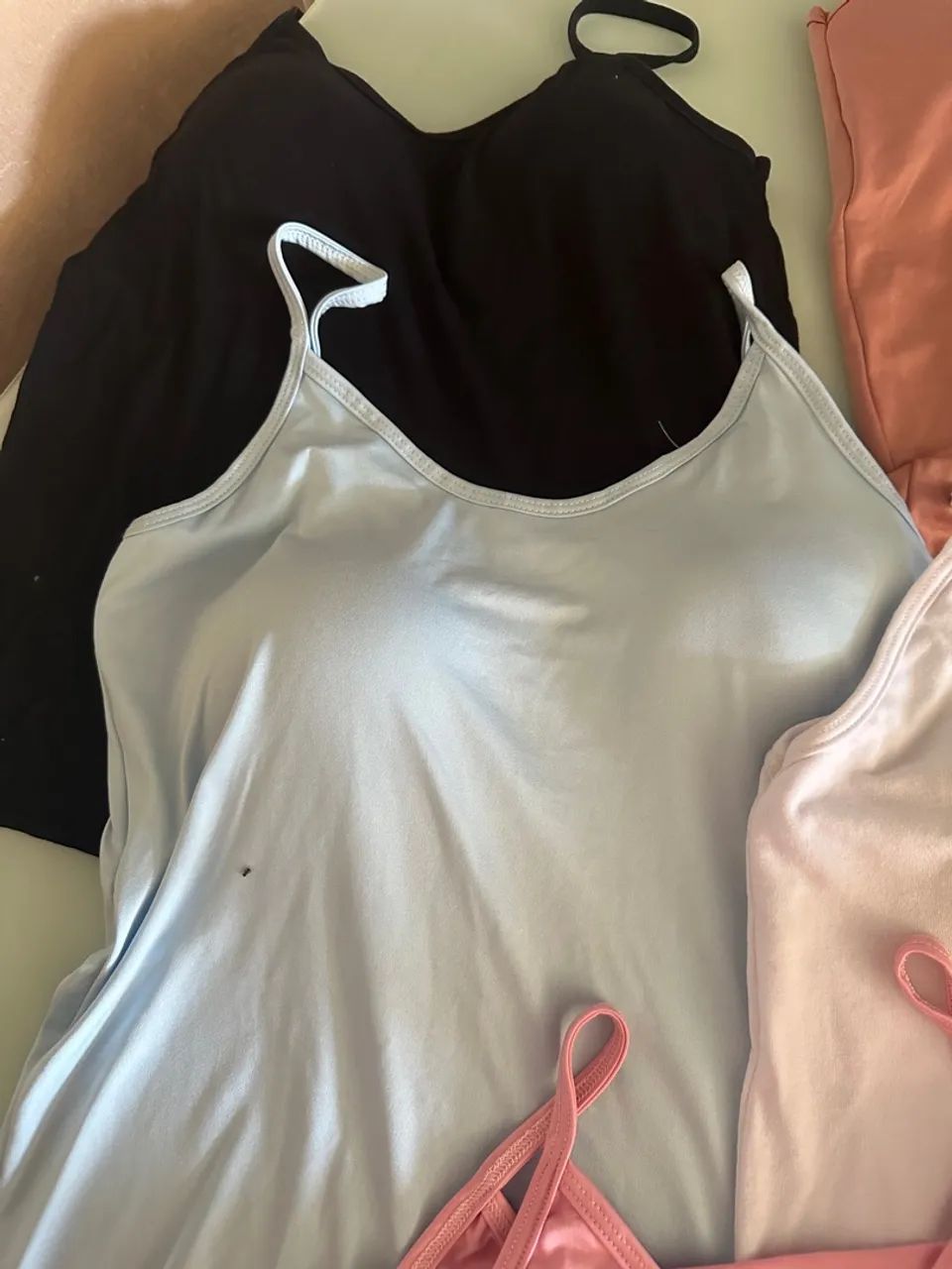 Conjunto de Blusas Femininas cores diversas : 25 reais cada!