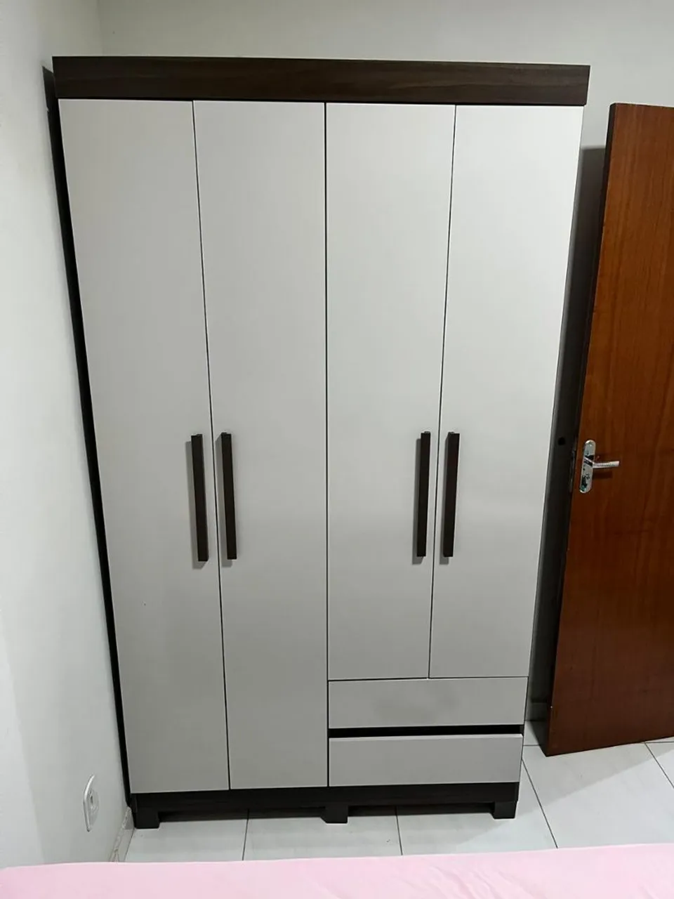 Guarda roupas de solteiro