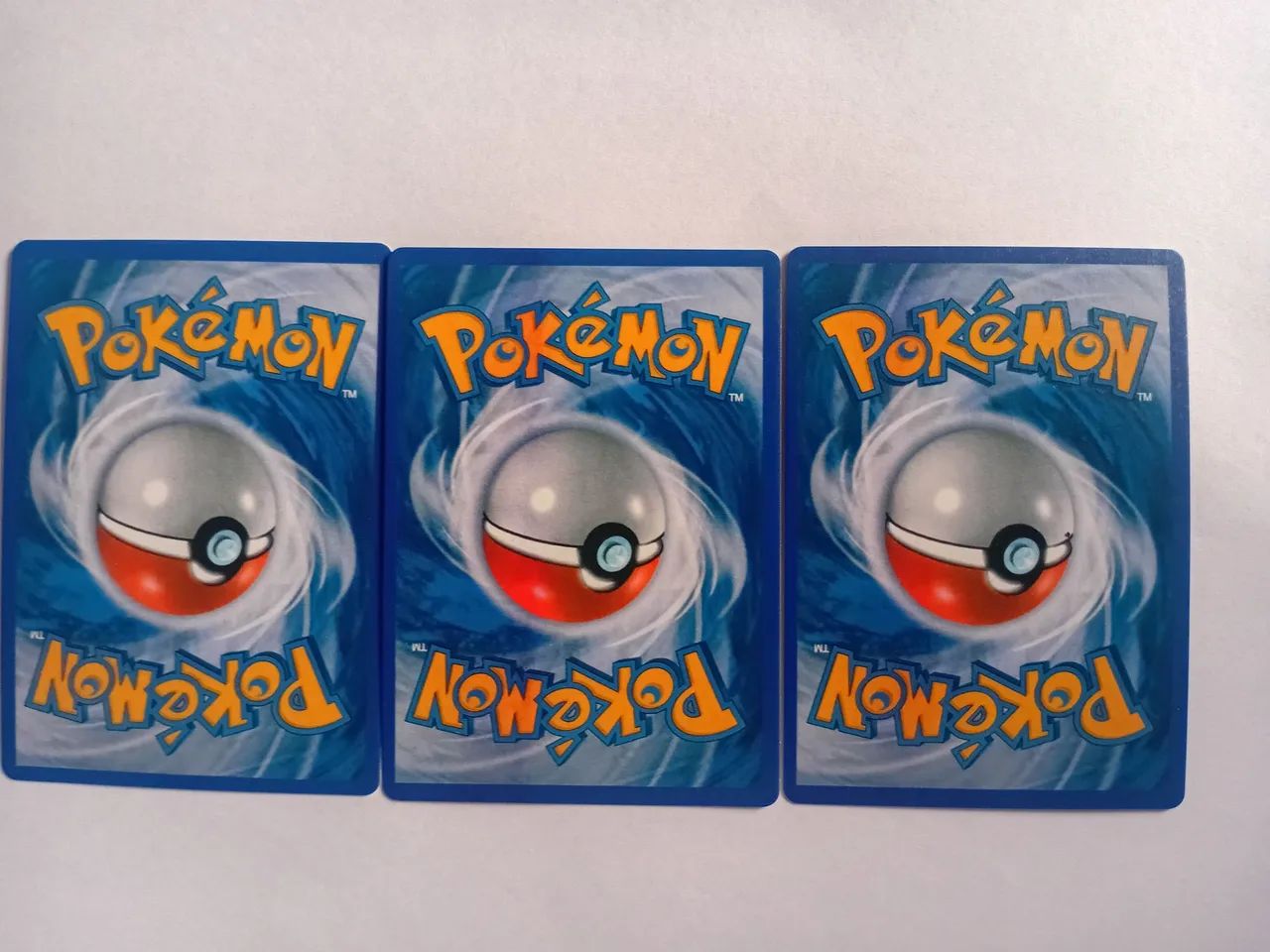 Conjunto de três cards pokemon full art em inglês, dois Pokémons e um suporte  - Foto 2