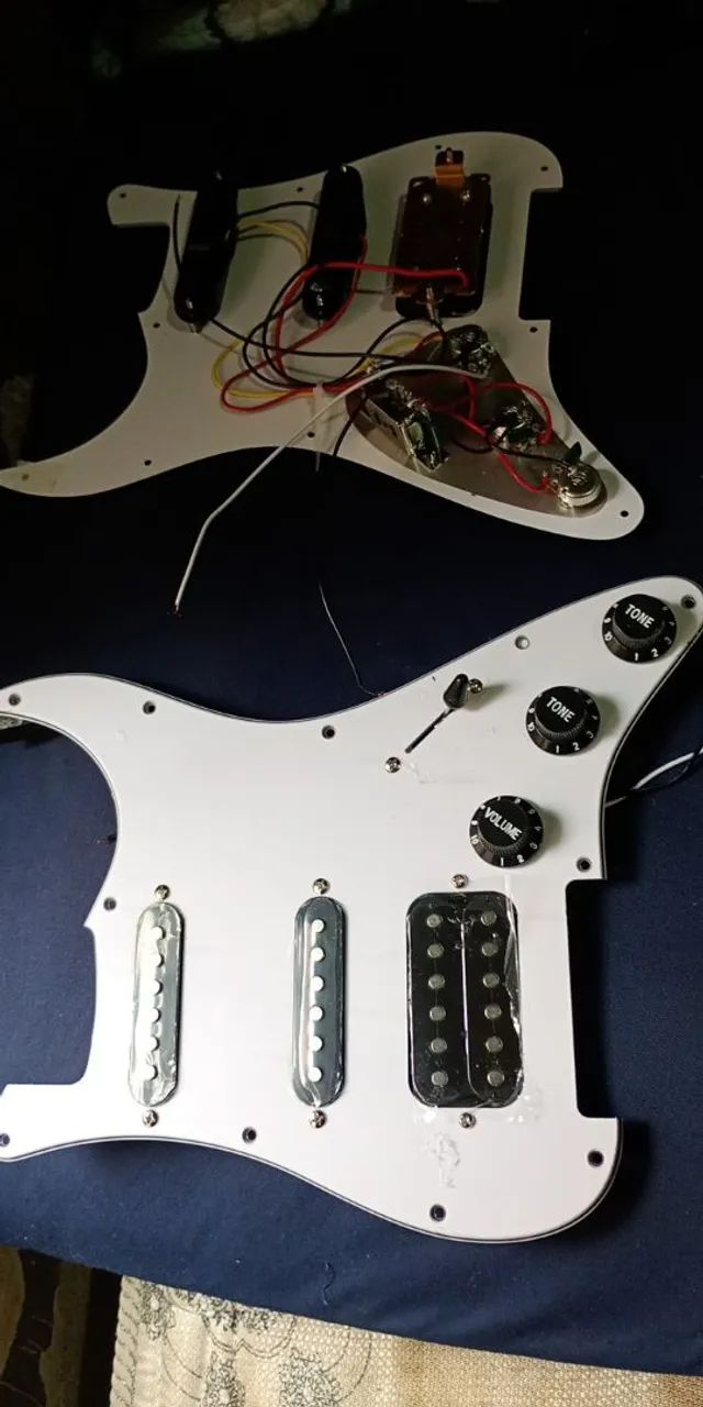 Escudo de superstratocaster com adicionais excelente  - Foto 2