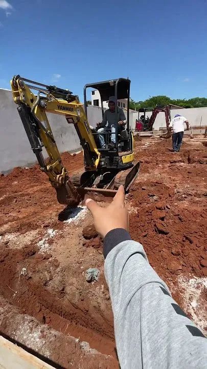 Locação de mini escavadeira 