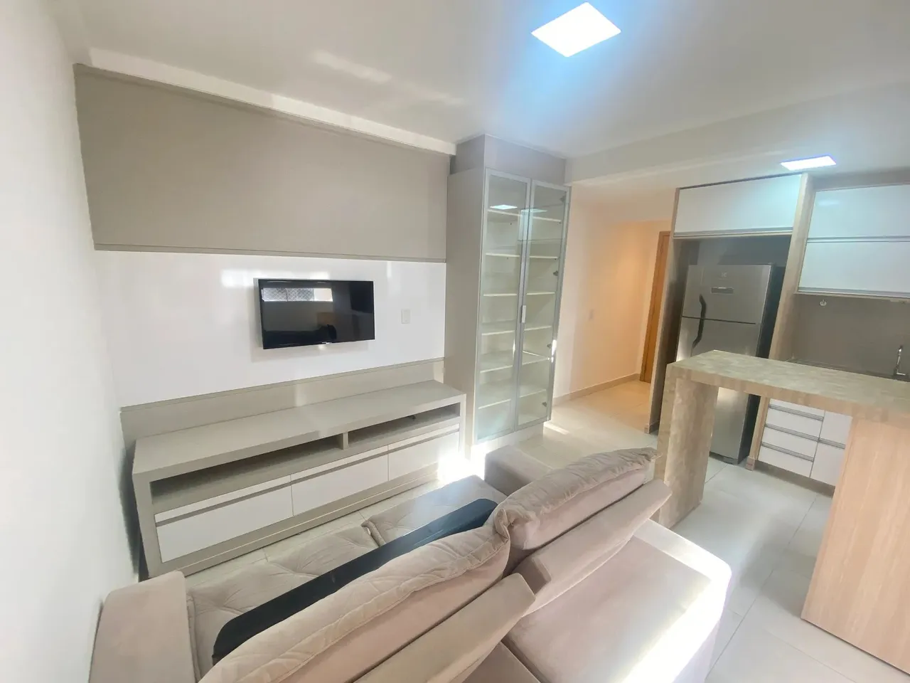 Alugo excelente apartamento no Lozandes