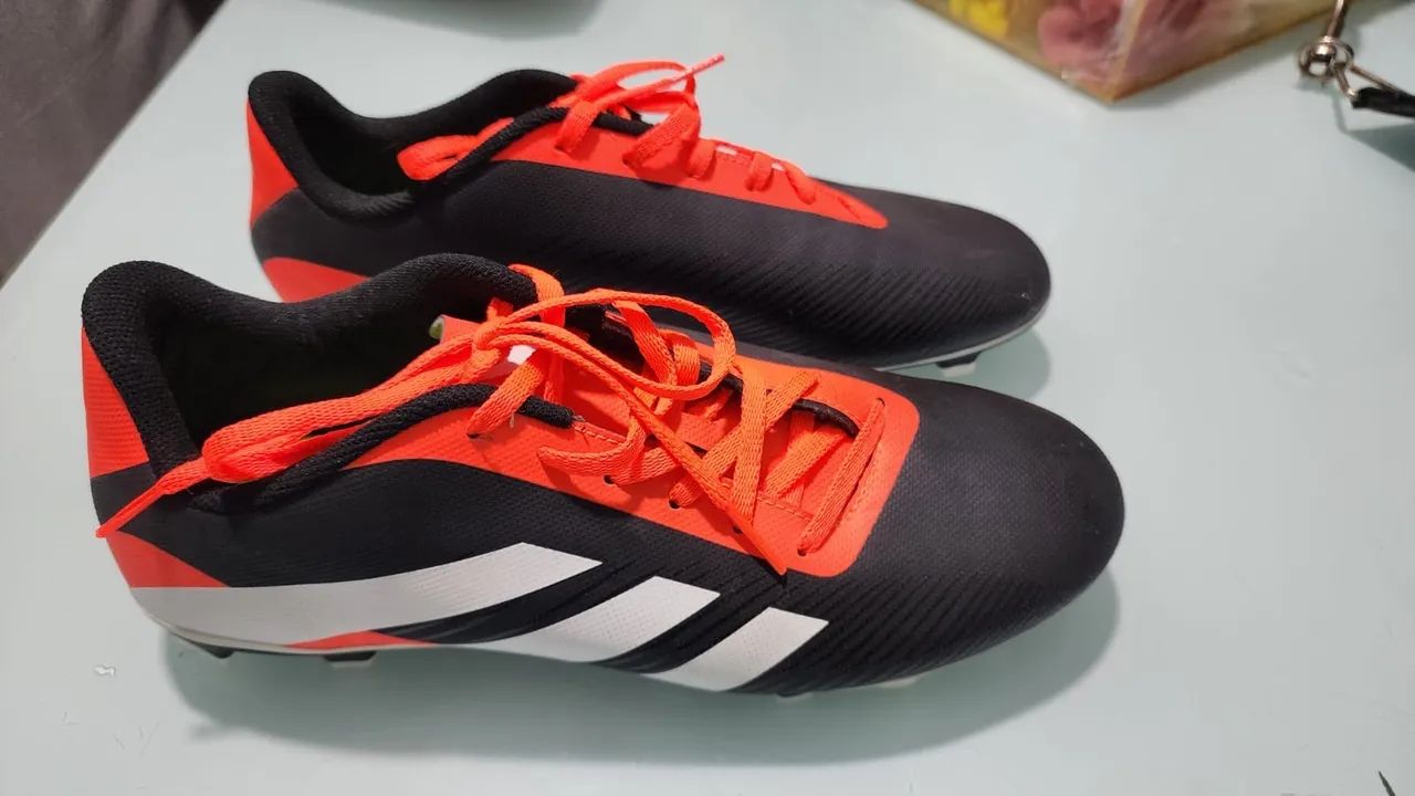 Chuteiras de Futebol Adidas - Tamanho 39 - Foto 2
