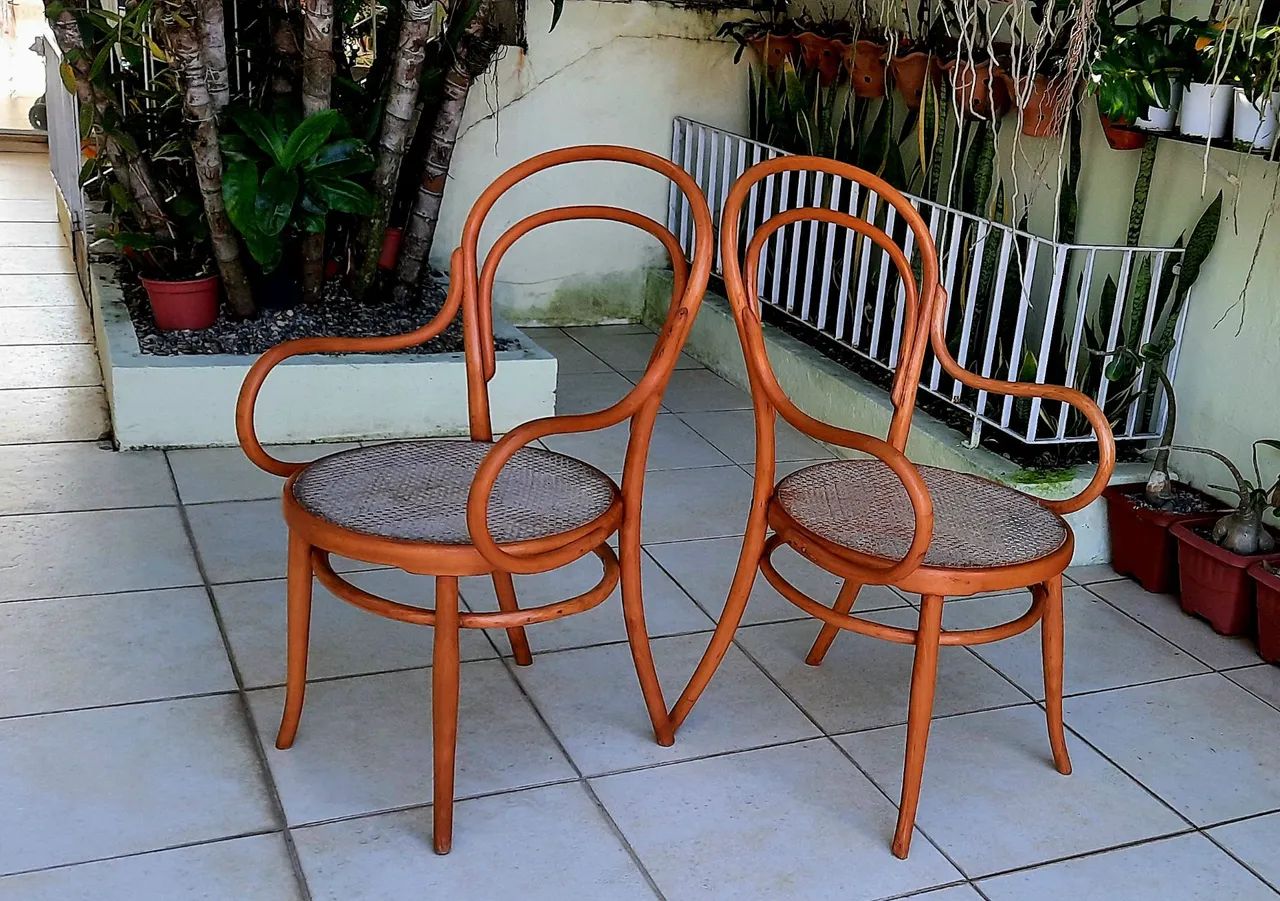 Par de Cadeiras de Braços Thonart Modelo Thonet - Foto 2