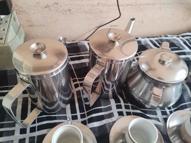 CONJUNTO CHÁ E CAFÉ WOLFF EM PORCELANA E AÇO INOX  - Foto 4