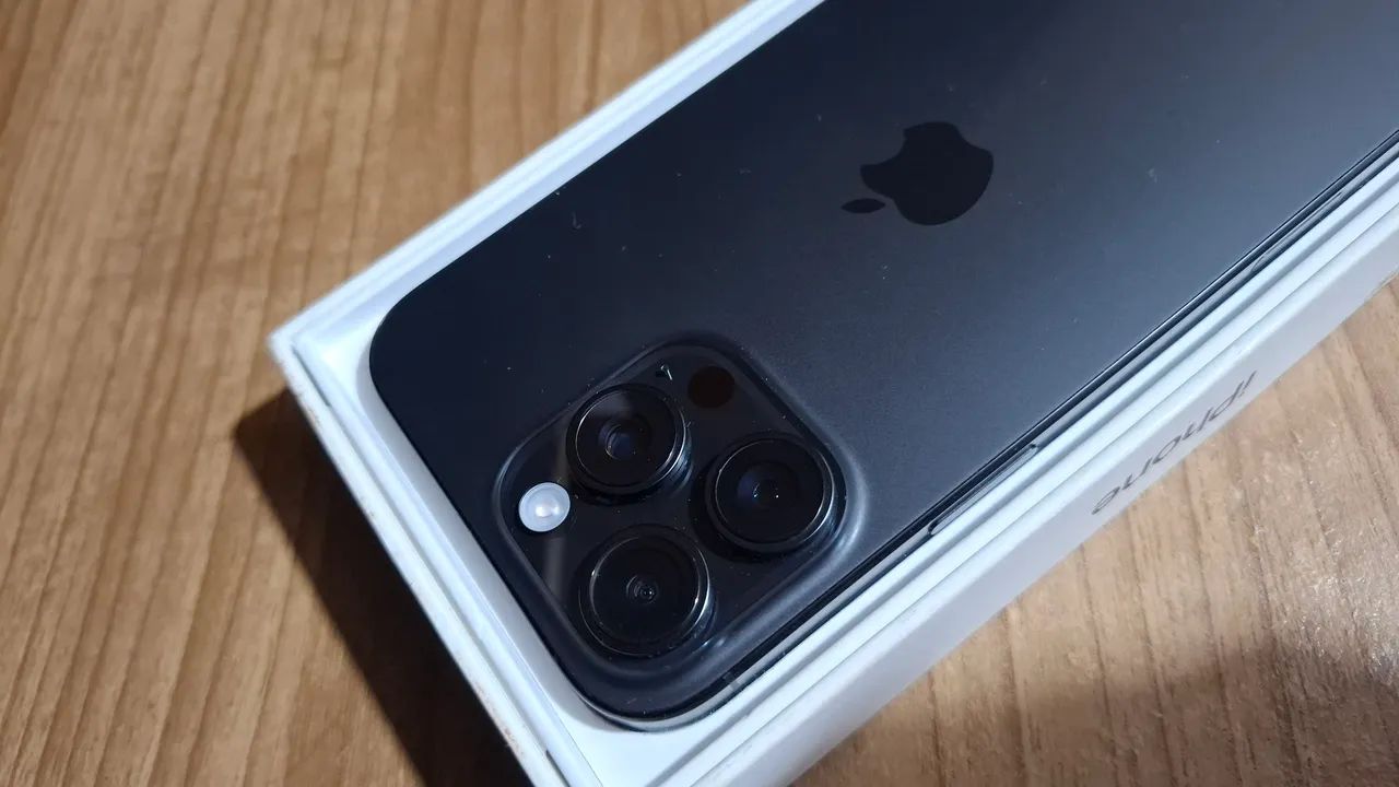 iPhone 16 pro max - 256GB - 64 ciclos - Bateria 100% - Celulares e