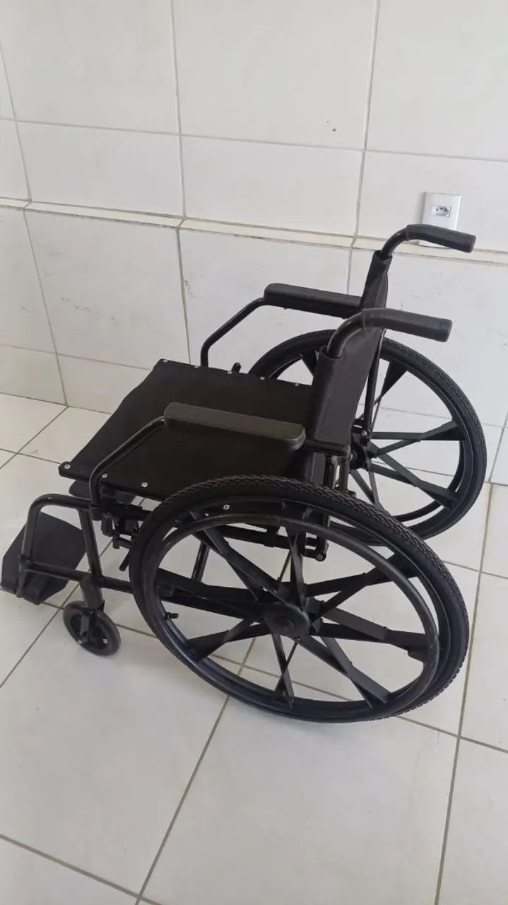  Cadeiras de rodas Passeio e de banho - Foto 3