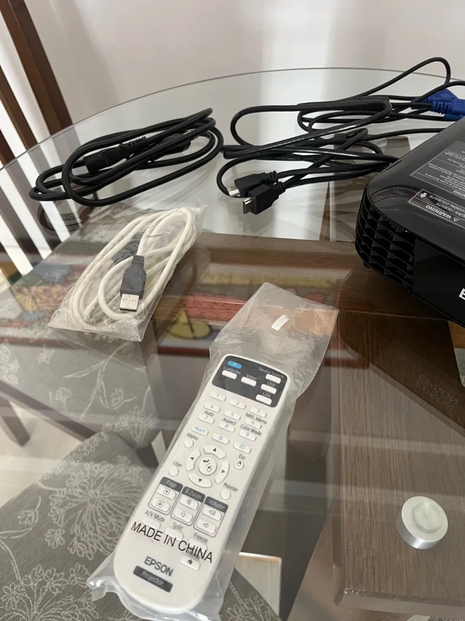 Projetor Epson com acessórios