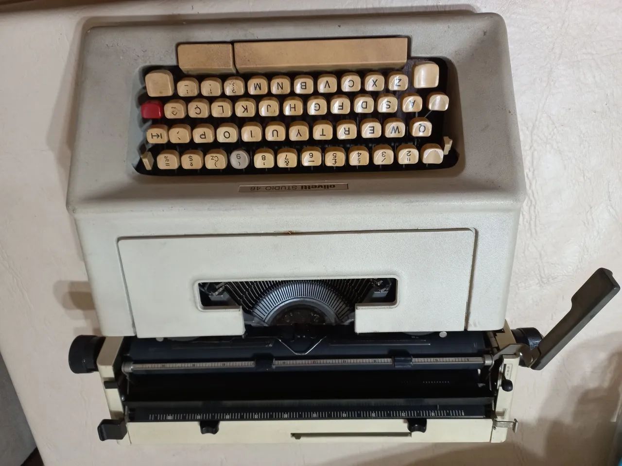 Máquina de escrever Olivetti Studio 46