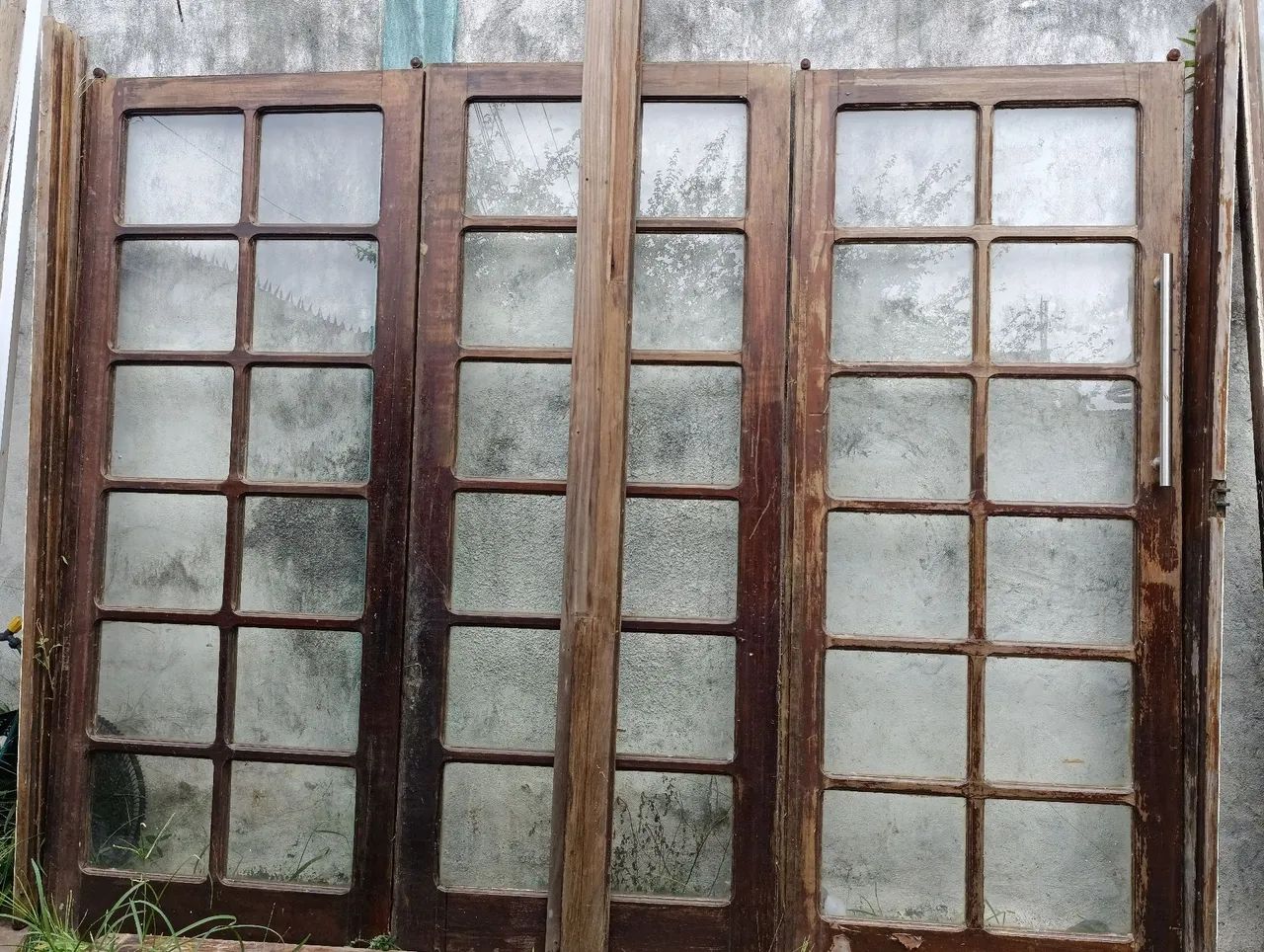 Portas de madeira com vidros - Foto 2