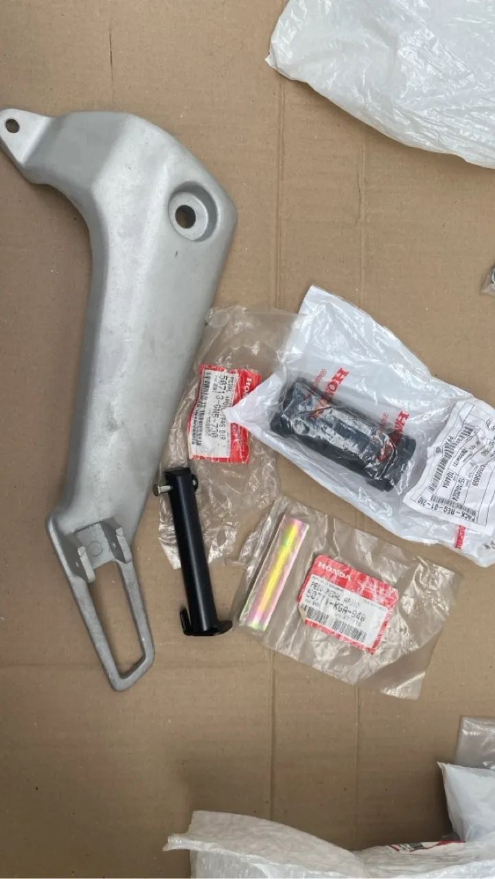 Par de bacalhau esquerdo e direito, com pedaleiras novo original Honda  - Foto 4