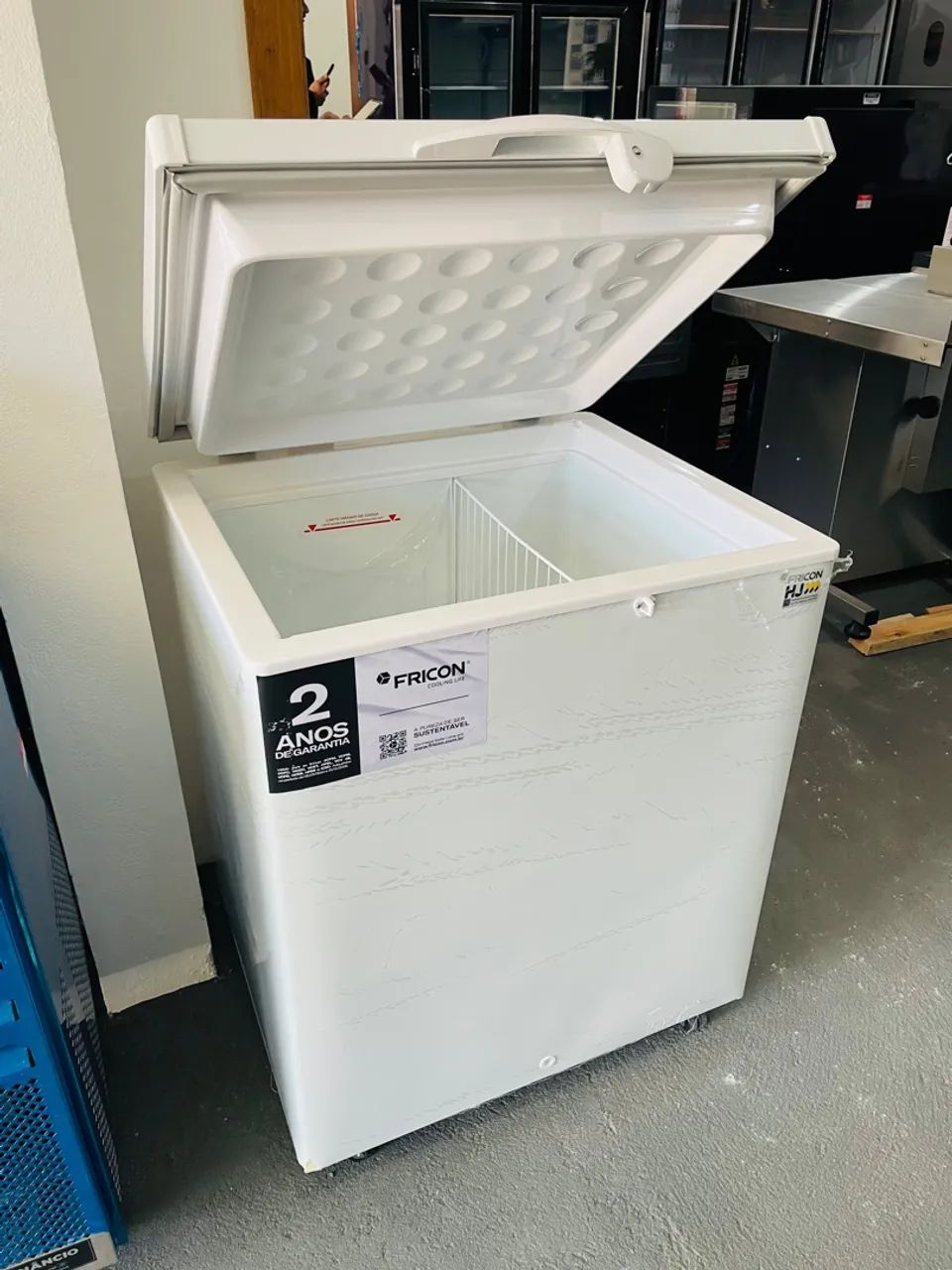 MB Freezer Industrial Fricon 216L