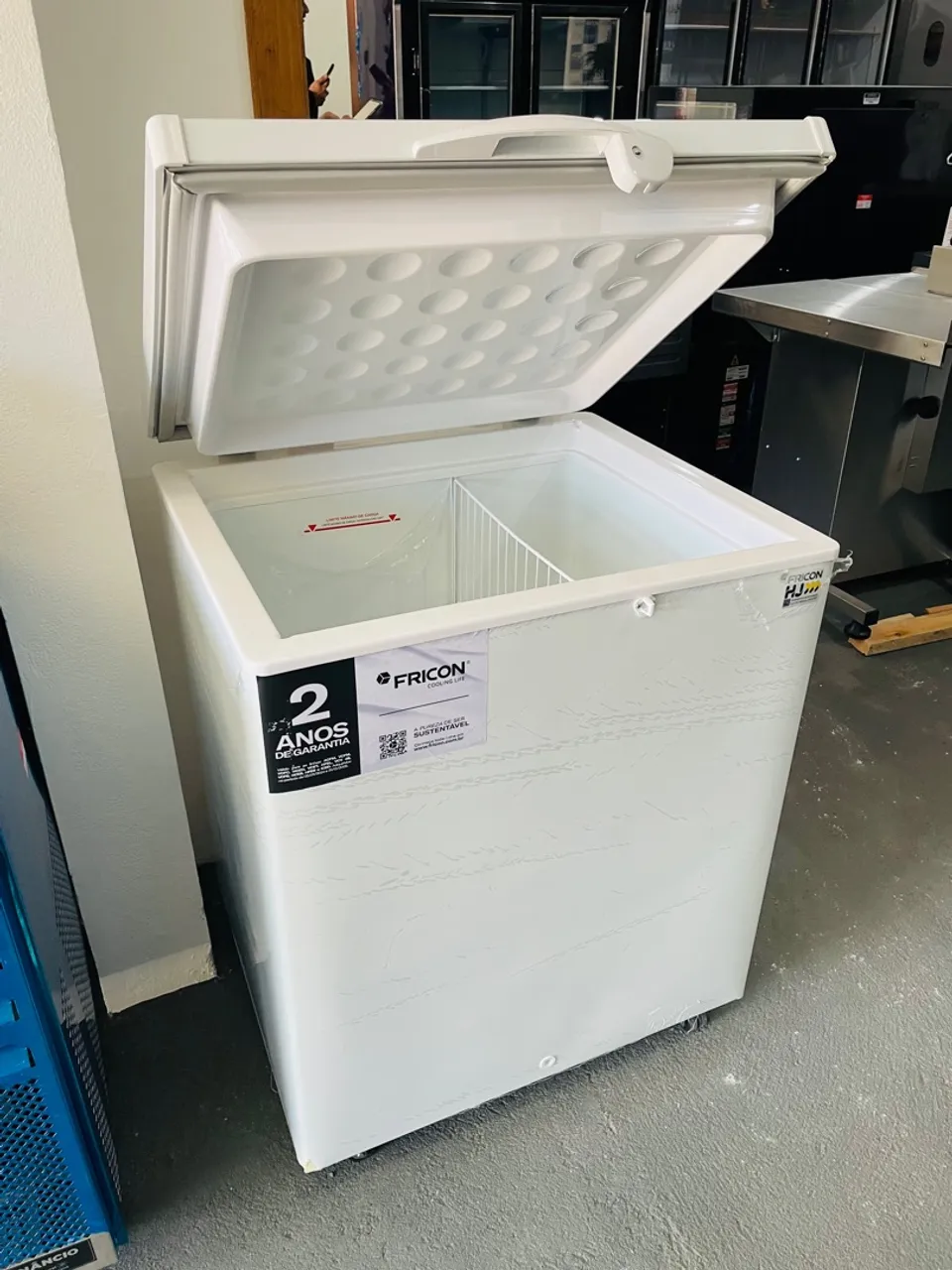 MB Freezer Industrial Fricon 216L
