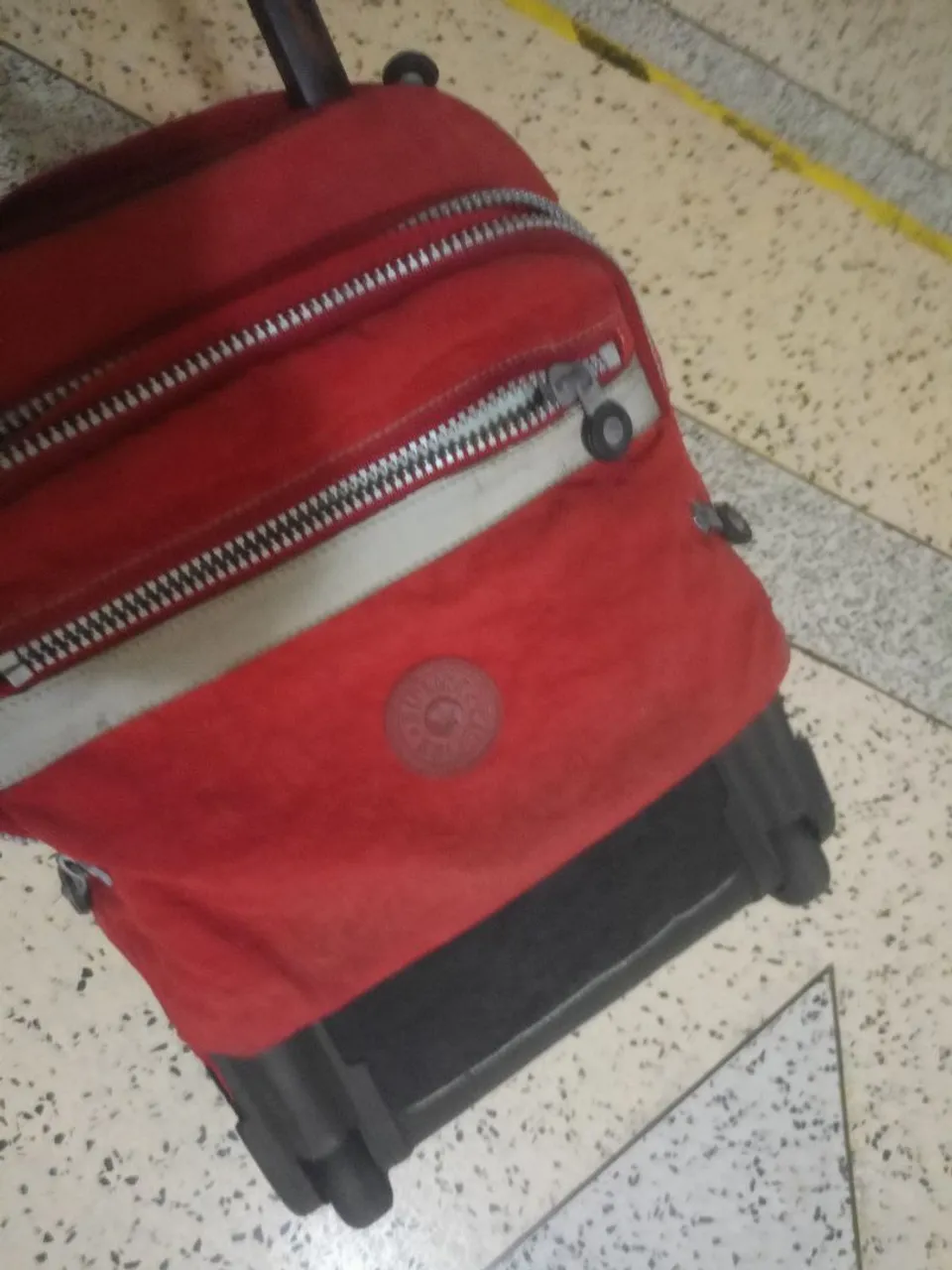 Nova está mais de 2 mil Mala de viagem vermelha Kipling