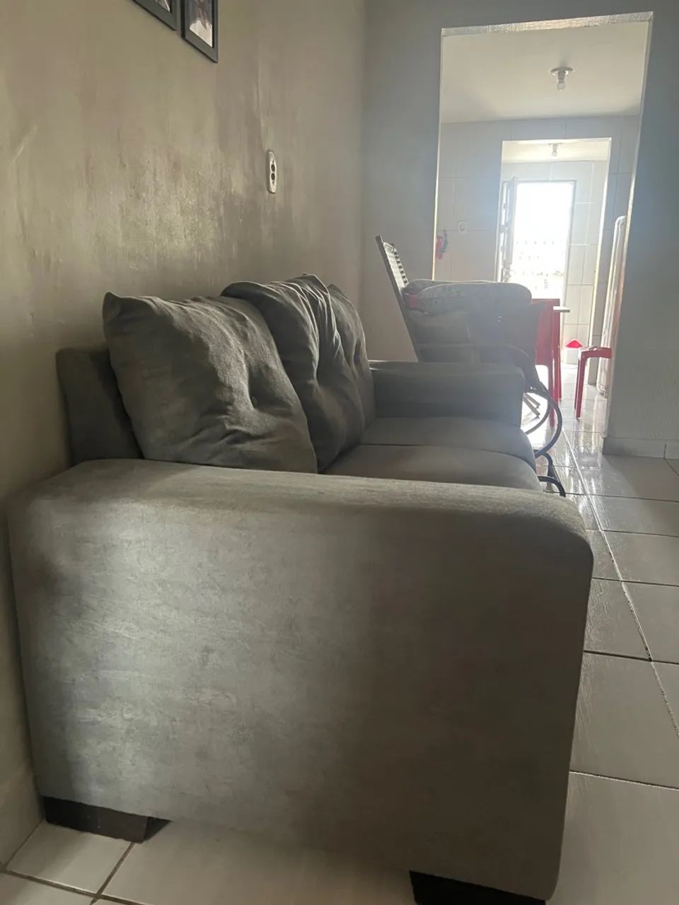 Sofá 3 lugares cinza - Foto 2