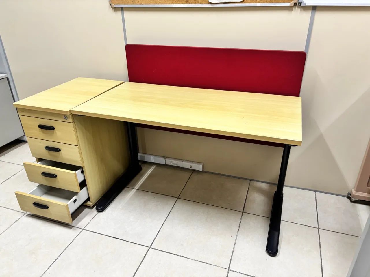 MESA COM GAVETEIRO ALBERFLEX ESTADO ÍNTEGRO MESA 120Cm gav 40Cm  - Foto 4