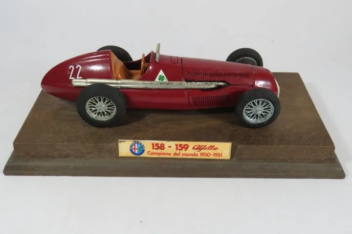 Alfa Romeo 8C 2300 Monza 1931. Da Burago. Escala 1:18.<br