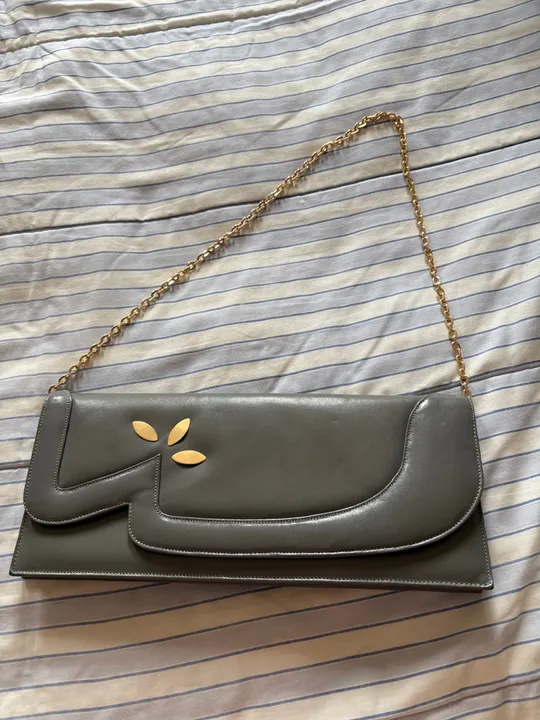 Clutch cinza com alça removível