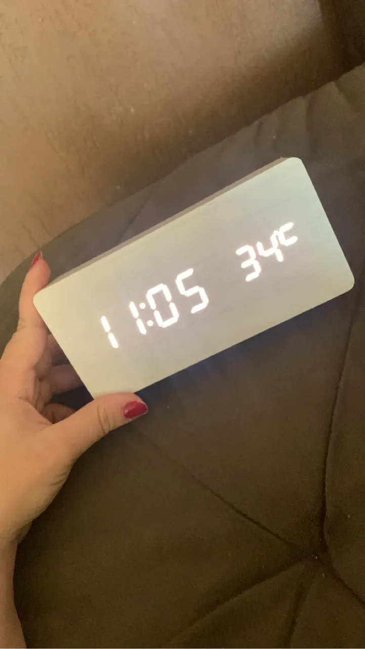 Relógio Digital de Mesa com Temperatura